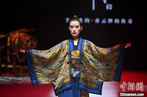 廣西南寧上演民族服飾時裝秀