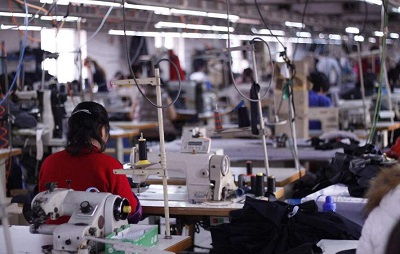 從女工到億萬富翁 二十載風雨路，鑄就六億服飾王國